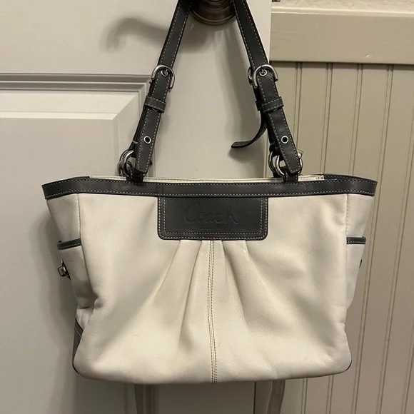 Coach Two-Tone Cream and Gray Shoulder Bag - Picture 3 of 8